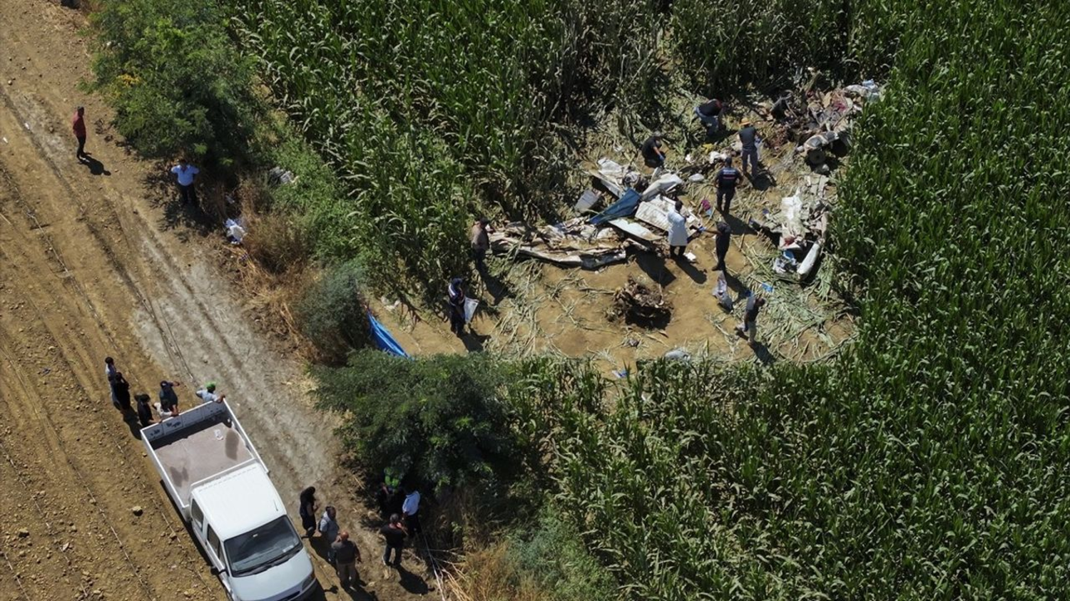 İzmir'de eğitim amaçlı havalanan uçak düştü